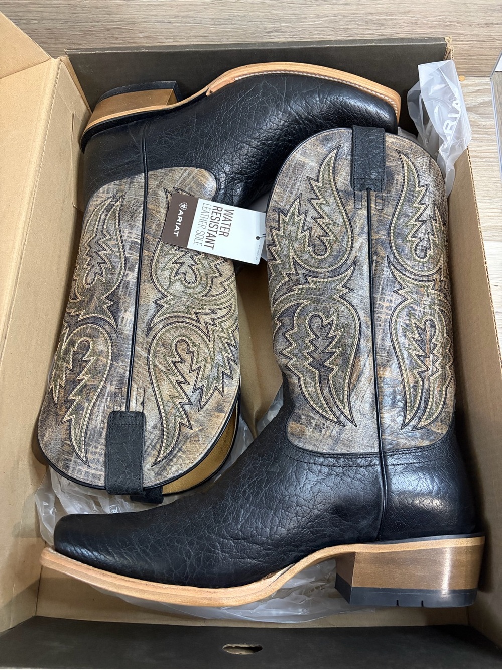 Ariat Futurity platinum Black Bison/Textured Taupe size 13EE